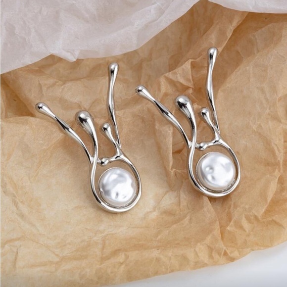 Jewelry - Modern Silver Drop Unique Earrings